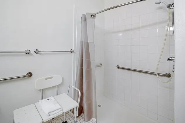 Engellilere uygun banyo