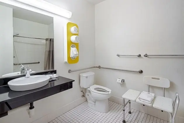 Engellilere uygun banyo
