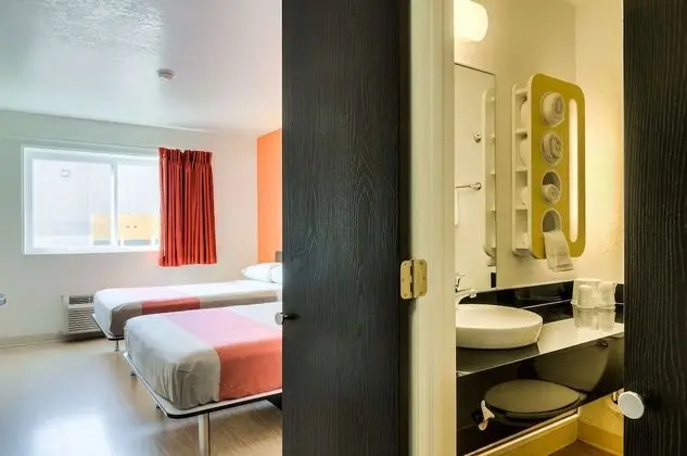 Deluxe Oda, 2 Çift Kişilik Yatak, Sigara İçilmez, Buzdolabı ve Mikrodalga