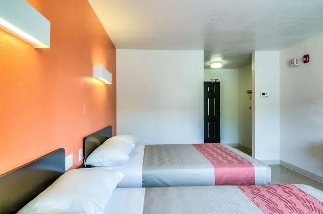 Deluxe Oda, 2 Çift Kişilik Yatak, Sigara İçilmez, Buzdolabı ve Mikrodalga