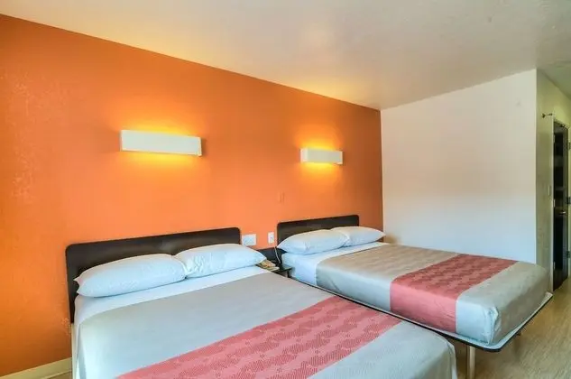 Deluxe Oda, 2 Çift Kişilik Yatak, Sigara İçilmez, Buzdolabı ve Mikrodalga