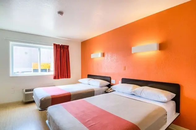 Deluxe Oda, 2 Çift Kişilik Yatak, Sigara İçilmez, Buzdolabı ve Mikrodalga