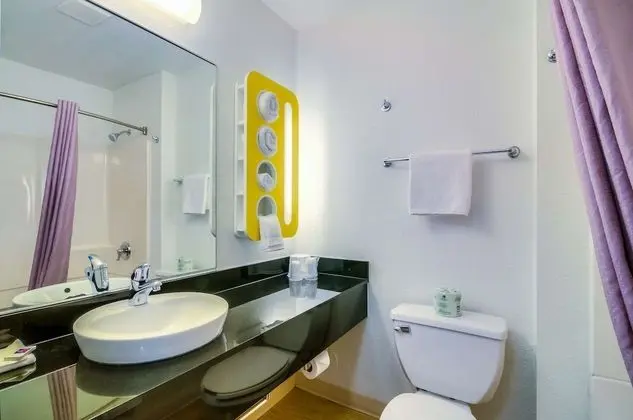 Deluxe Oda, 2 Çift Kişilik Yatak, Sigara İçilmez, Buzdolabı ve Mikrodalga