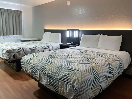 Deluxe Oda, 2 Çift Kişilik Yatak, Sigara İçilmez, Buzdolabı ve Mikrodalga