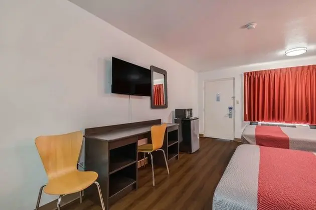 Deluxe Oda, 2 Çift Kişilik Yatak, Sigara İçilebilir, Buzdolabı ve Mikrodalga