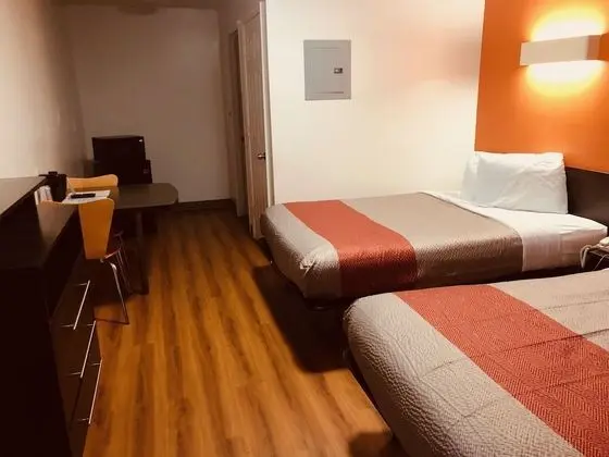 Deluxe Oda, 2 Çift Kişilik Yatak, Sigara İçilmez, Buzdolabı ve Mikrodalga