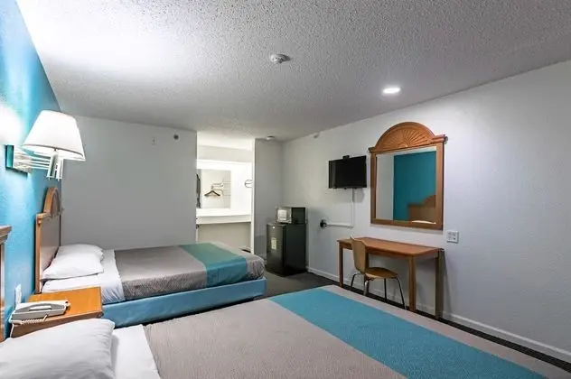 Deluxe Oda, 2 Büyük (Queen) Boy Yatak, Sigara İçilmez, Buzdolabı ve Mikrodalga