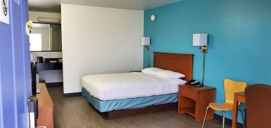 Deluxe Oda, 1 Büyük (Queen) Boy Yatak, Sigara İçilmez, Buzdolabı ve Mikrodalga