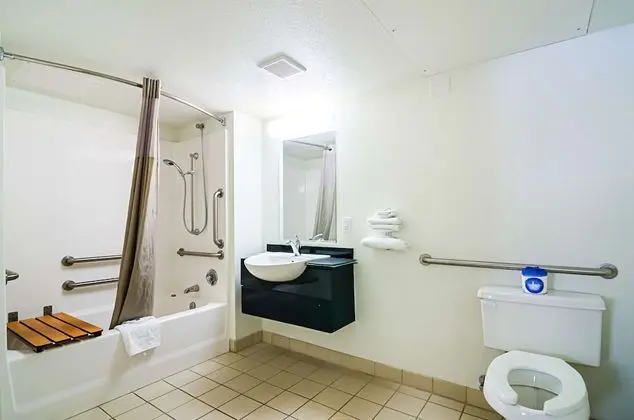 Engellilere uygun banyo