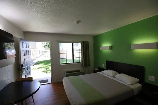 Standard Oda, 1 Büyük (Queen) Boy Yatak, Engellilere Uygun, Sigara İçilmez