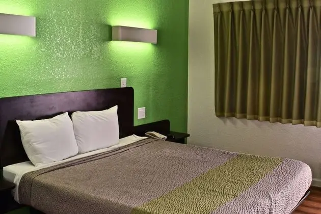 Standard Oda, 1 Büyük (Queen) Boy Yatak, Engellilere Uygun, Sigara İçilmez