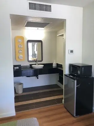 Standard Oda, 1 Büyük (Queen) Boy Yatak, Engellilere Uygun, Sigara İçilmez