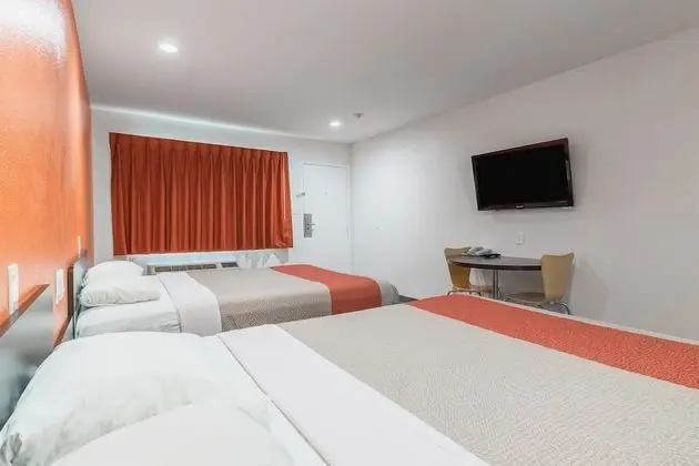 Deluxe Oda, 2 Büyük (Queen) Boy Yatak, Sigara İçilmez, Buzdolabı ve Mikrodalga