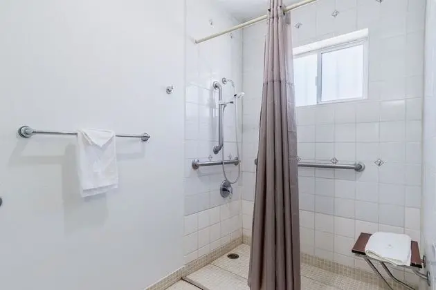 Engellilere uygun banyo