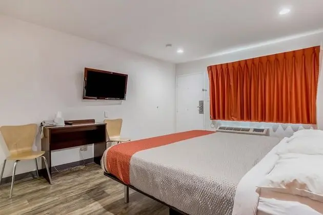 Standard Oda, 1 En Büyük (King) Boy Yatak, Engellilere Uygun, Sigara İçilmez