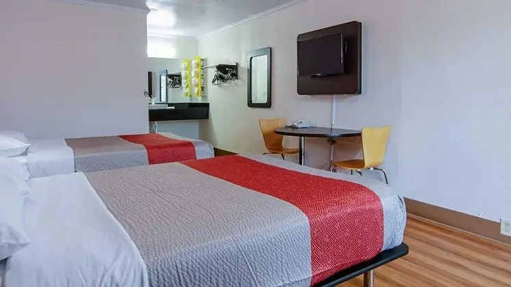 Deluxe Oda, 2 Çift Kişilik Yatak, Sigara İçilebilir, Buzdolabı ve Mikrodalga