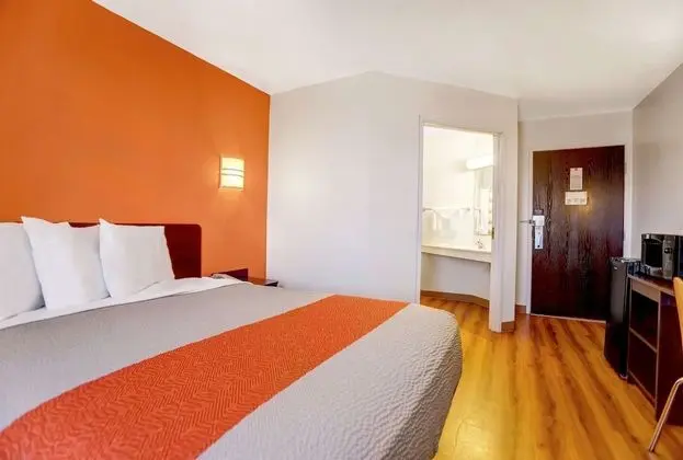 Standard Oda, 1 Büyük (Queen) Boy Yatak, Engellilere Uygun, Sigara İçilmez