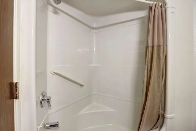 Standard Oda, 1 Büyük (Queen) Boy Yatak, Engellilere Uygun, Sigara İçilmez