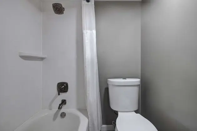 Standard Oda, 1 En Büyük (King) Boy Yatak, Sigara İçilebilir, Buzdolabı ve Mikrodalga