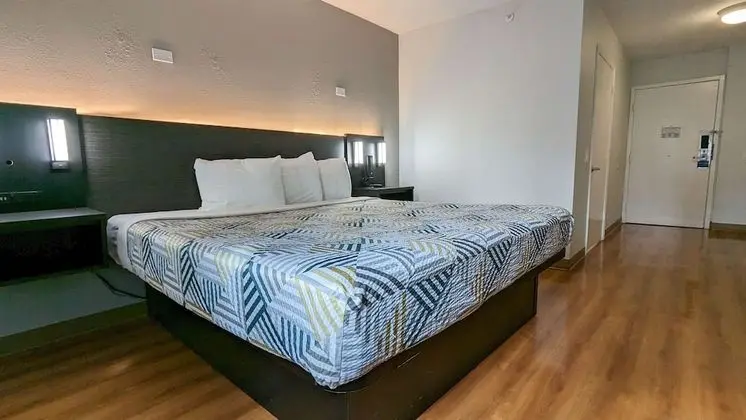 Premium Oda, 1 Büyük (Queen) Boy Yatak, Engellilere Uygun, Sigara İçilmez