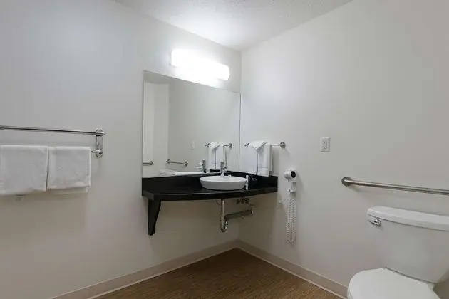 Engellilere uygun banyo