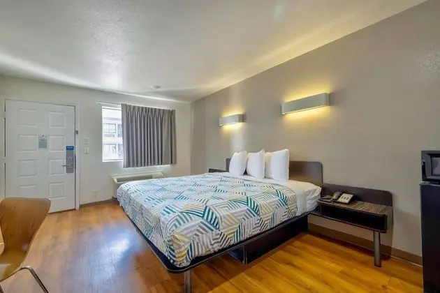 Standard Oda, 1 En Büyük (King) Boy Yatak, Sigara İçilebilir, Buzdolabı