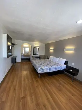 Standard Oda, 1 En Büyük (King) Boy Yatak, Sigara İçilebilir, Buzdolabı