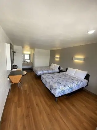 Standard Oda, 1 En Büyük (King) Boy Yatak, Sigara İçilebilir, Buzdolabı