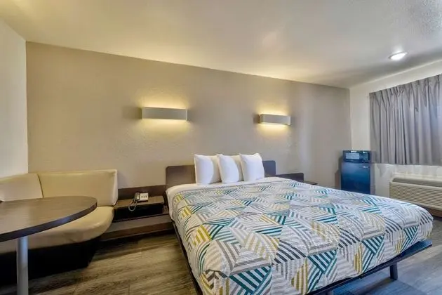 Standard Oda, 1 En Büyük (King) Boy Yatak, Sigara İçilebilir, Buzdolabı