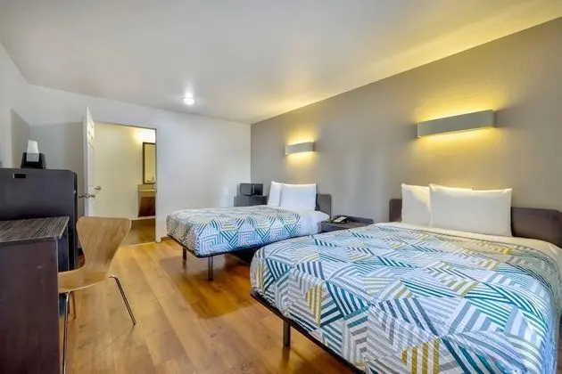 Standard Oda, 2 Büyük (Queen) Boy Yatak, Sigara İçilmez, Buzdolabı