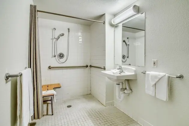 Engellilere uygun banyo