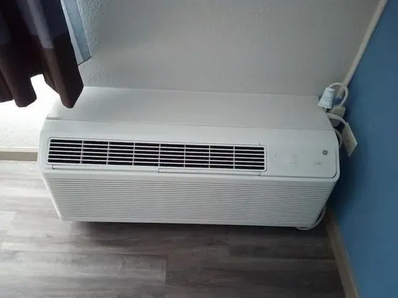 Standard Oda, 1 Büyük (Queen) Boy Yatak, Sigara İçilebilir, Buzdolabı ve Mikrodalga