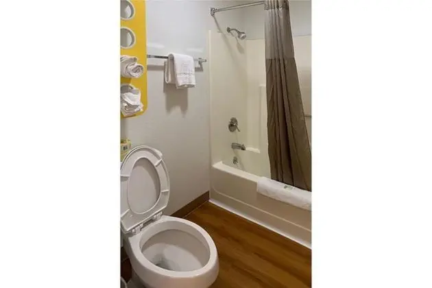 Standard Oda, 1 En Büyük (King) Boy Yatak, Sigara İçilebilir, Buzdolabı ve Mikrodalga