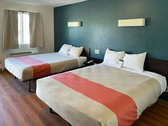 Standard Oda, 2 Büyük (Queen) Boy Yatak, Sigara İçilmez, Buzdolabı ve Mikrodalga