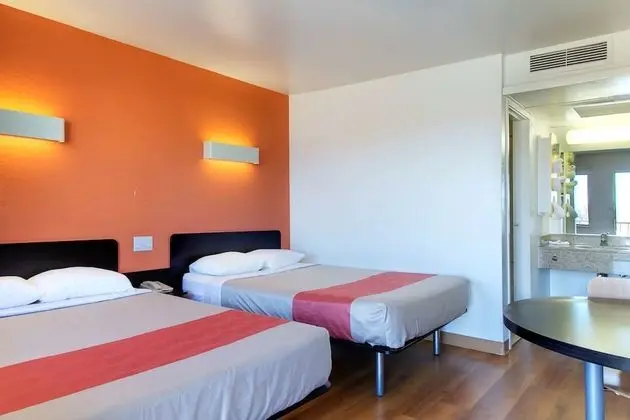 Standard Oda, 2 Çift Kişilik Yatak, Engellilere Uygun, Sigara İçilmez