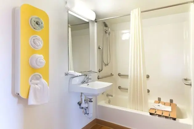 Standard Oda, 2 Çift Kişilik Yatak, Engellilere Uygun, Sigara İçilmez