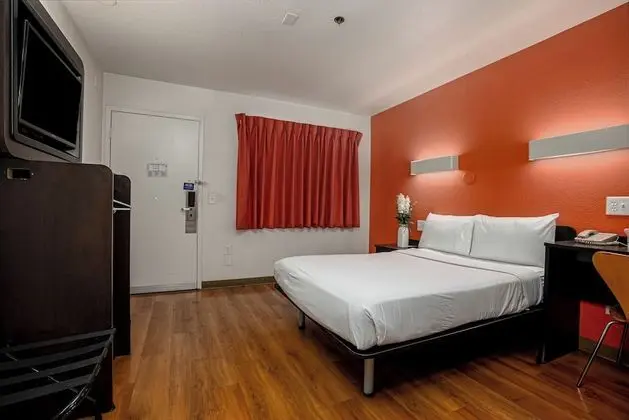 Premium Oda, 1 Büyük (Queen) Boy Yatak, Sigara İçilmez, Buzdolabı