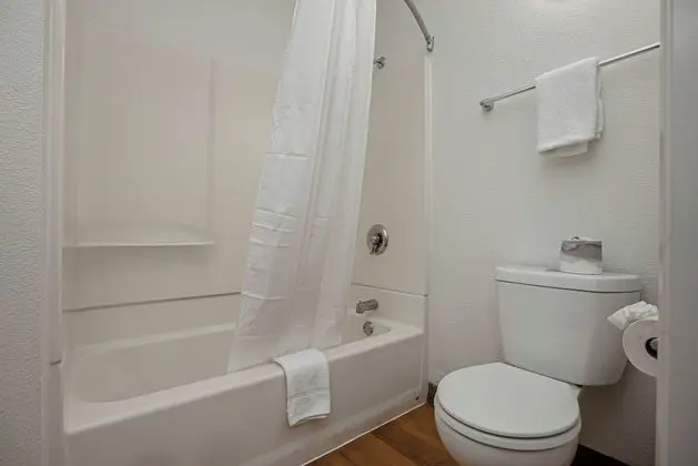 Premium Oda, 1 Büyük (Queen) Boy Yatak, Sigara İçilmez, Buzdolabı