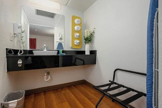 Premium Oda, 1 Büyük (Queen) Boy Yatak, Sigara İçilmez, Buzdolabı