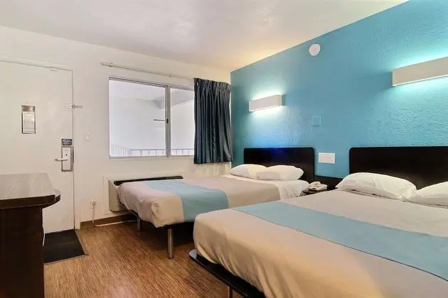 Deluxe Oda, 2 Çift Kişilik Yatak, Sigara İçilmez, Buzdolabı ve Mikrodalga