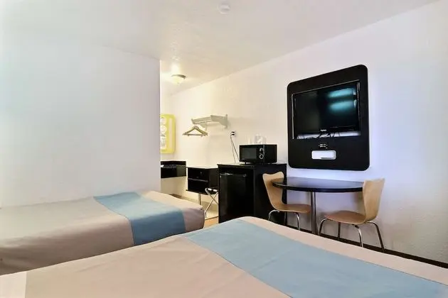 Deluxe Oda, 2 Çift Kişilik Yatak, Sigara İçilmez, Buzdolabı ve Mikrodalga