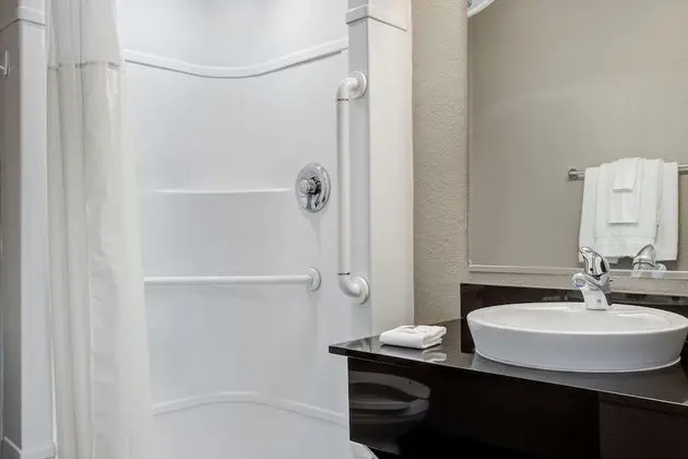 Deluxe Oda, 2 Çift Kişilik Yatak, Sigara İçilmez, Buzdolabı ve Mikrodalga