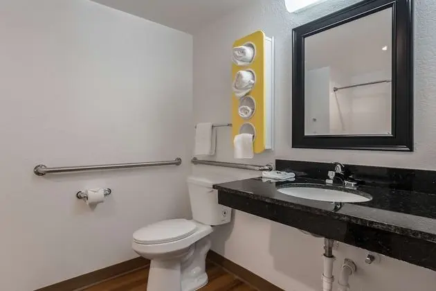 Engellilere uygun banyo