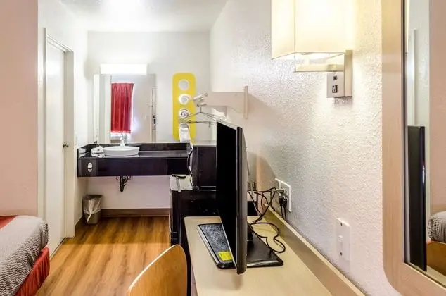 Deluxe Oda, 2 Çift Kişilik Yatak, Sigara İçilmez, Buzdolabı ve Mikrodalga
