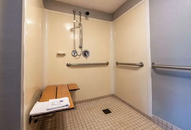 Engellilere uygun banyo