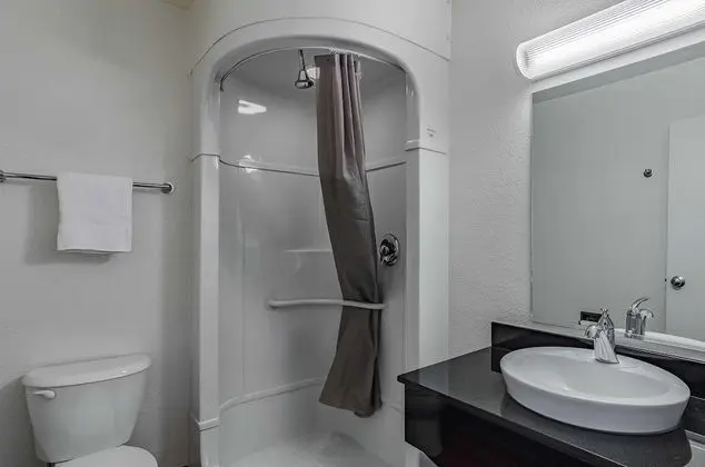 Deluxe Oda, 2 Çift Kişilik Yatak, Sigara İçilmez, Buzdolabı ve Mikrodalga