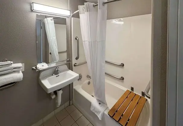 Engellilere uygun banyo