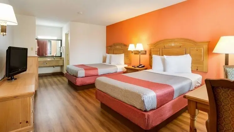 Deluxe Oda, 2 Çift Kişilik Yatak, Sigara İçilmez, Buzdolabı ve Mikrodalga
