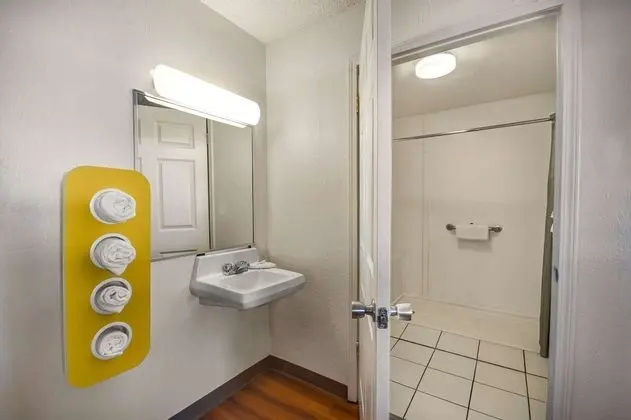 Engellilere uygun banyo