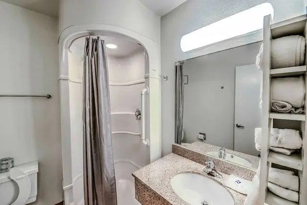 Deluxe Oda, 2 Çift Kişilik Yatak, Sigara İçilmez, Buzdolabı ve Mikrodalga
